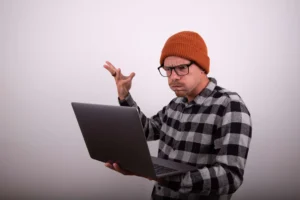 man-shocked-website-not-show-up